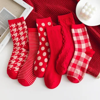 Обикновена червени памучни чорапи Дамски чорапи в клетката и райе за Есен-Зима Удобни Дамски чорапи в стил Харадзюку червен цвят в ретро стил