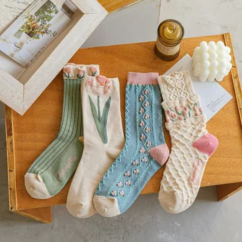 2023 Нова зимна и пролетна серия Tulip Женски Средни чорапи Kawaii, Универсални памучни чорапи, за студентки с цветя модел, Дълги чорапи